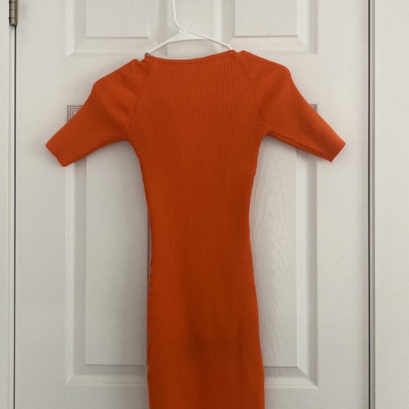 Orange tight dress - Picture 3 of 4